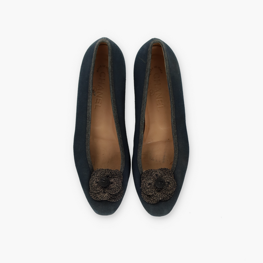 CHANEL 'Camellia' Navy Flower Canvas Ballet Flats (38)