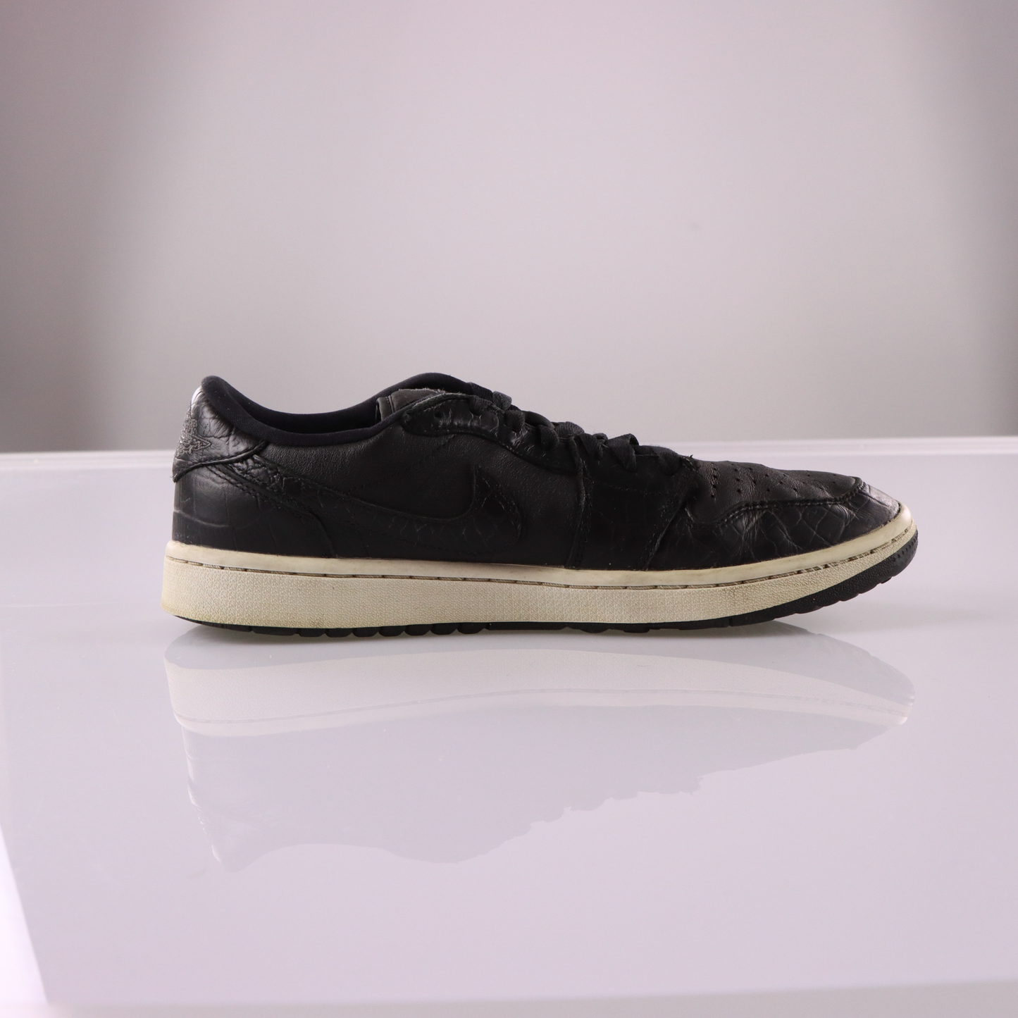 NIKE Air Jordan Golf Black Crocodile Low Sneakers (9.5)
