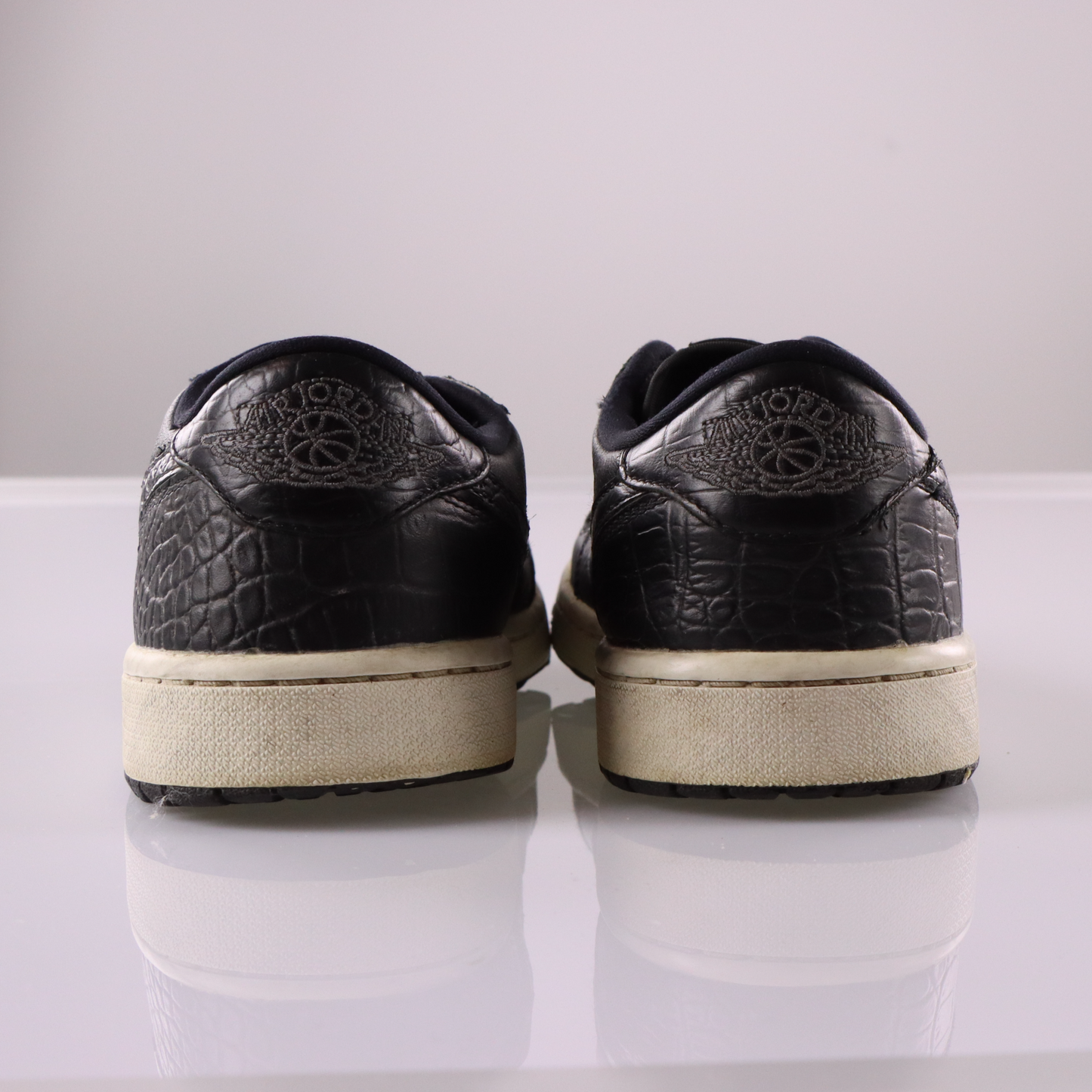 NIKE Air Jordan Golf Black Crocodile Low Sneakers (9.5)
