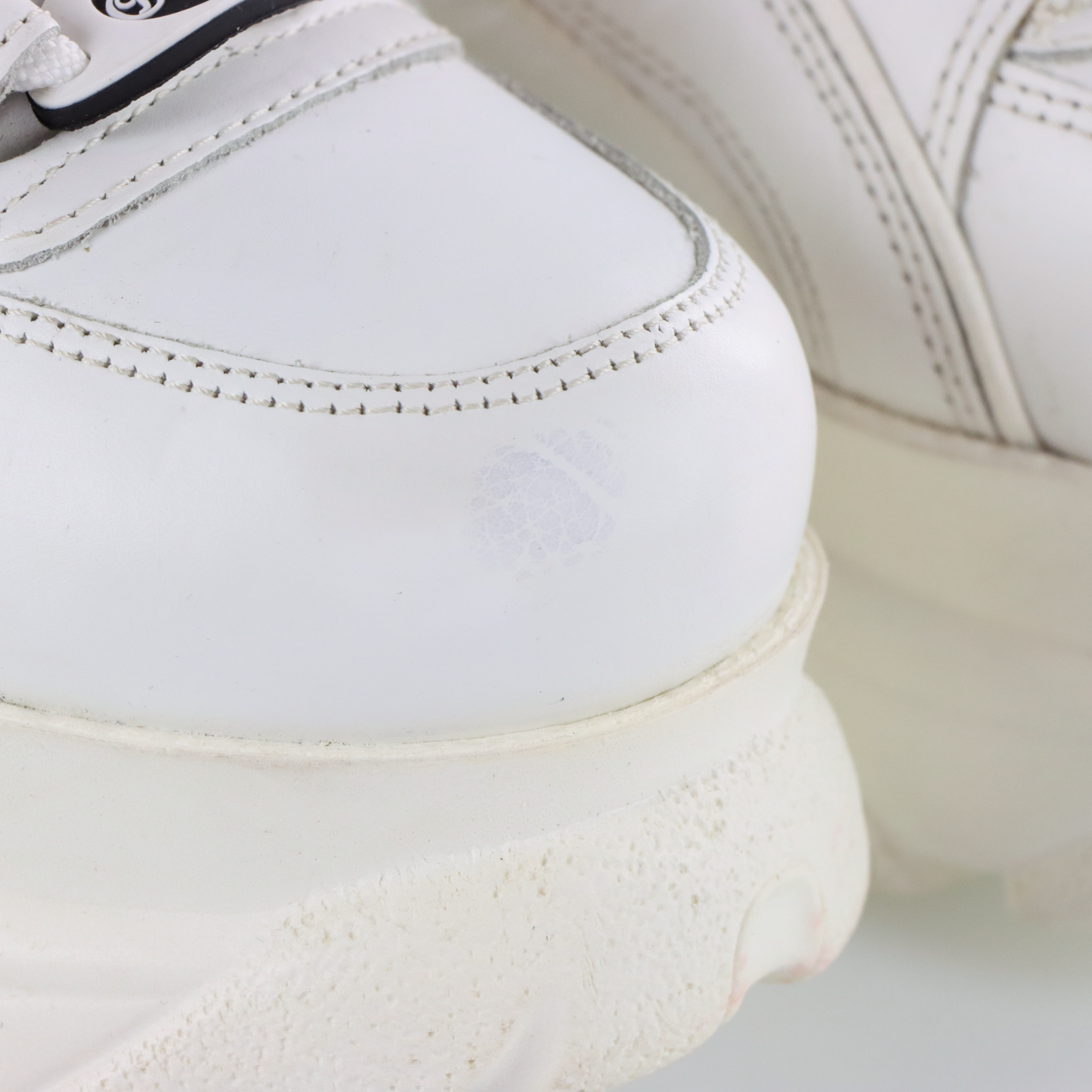 BUFFALO LONDON 1339 White Leather Platform Sneakers (37)