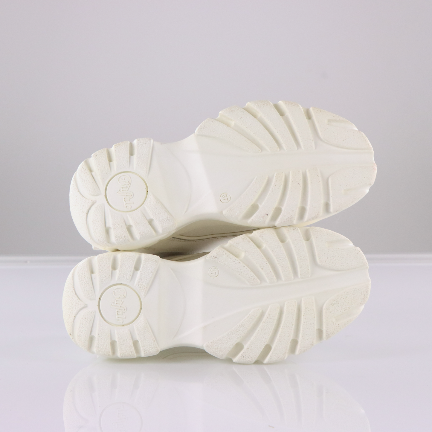 BUFFALO LONDON 1339 White Leather Platform Sneakers (37)