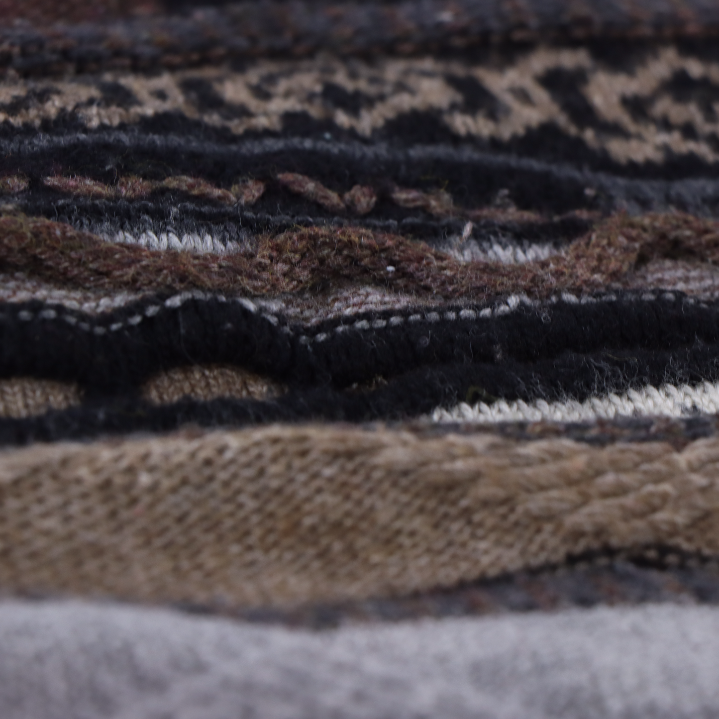 TUNDRA Coogi Style Brown Toned Sweatshirt Knit (XL)