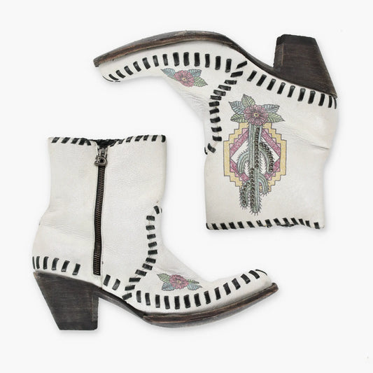 Vintage DOUBLE D RANCH By Gringo Stud & Floral White Western Boots (10B) *Aubs Vintage Sole Melbourne