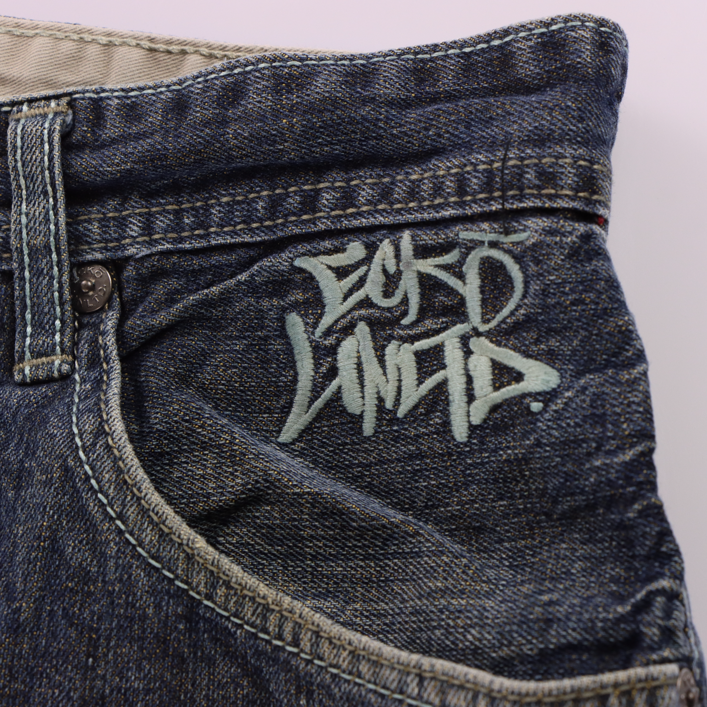 ECKO UNLTD 'Baggy Fit' Green & Blue Embroidered Logo Faded Blue Jeans (40)