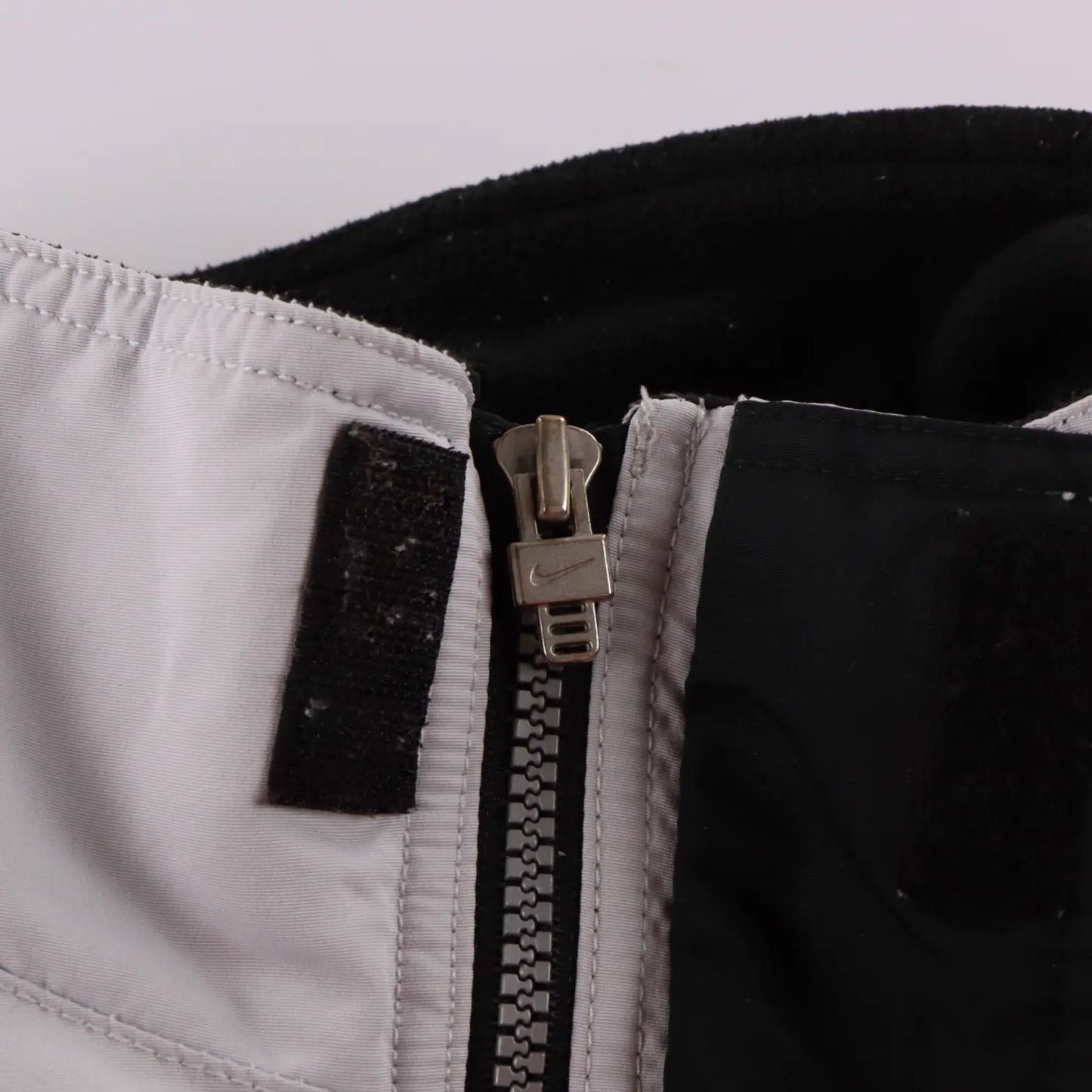 NIKE Fleece Lined Light Grey Reflective Sleeve Full Zip Jacket (L-XL) Vintage Sole Melbourne