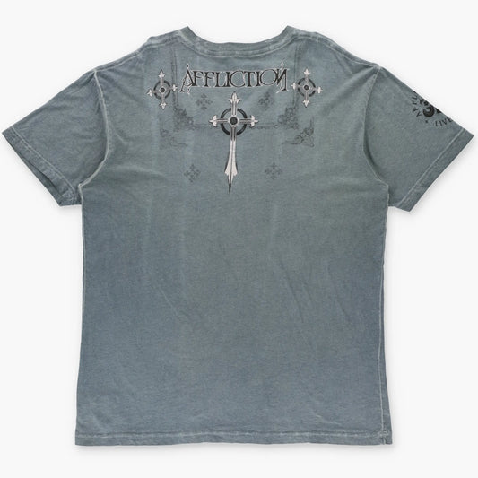 AFFLICTION Pale Blue "Live Fast" Skull & Crossbones Patch V-Neck Tee USA Made (XL) - Vintage Sole Melbourne