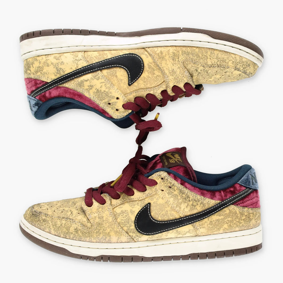 Vintage NIKE Burgundy Lace Up Dunk Low Pro Velvet Swoosh Sneaker (9.5)