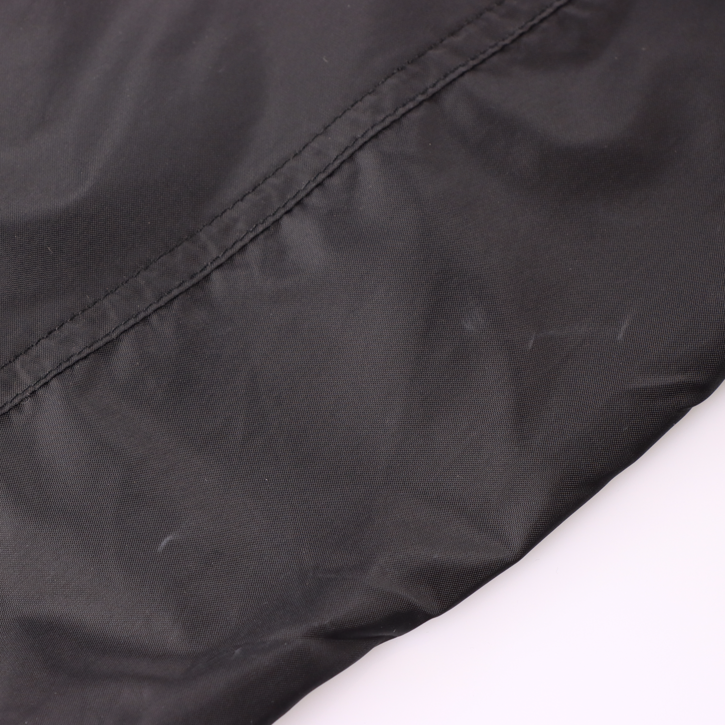 NIKE Centre Swoosh Black & White V-Neck Pull Over (L-XL)
