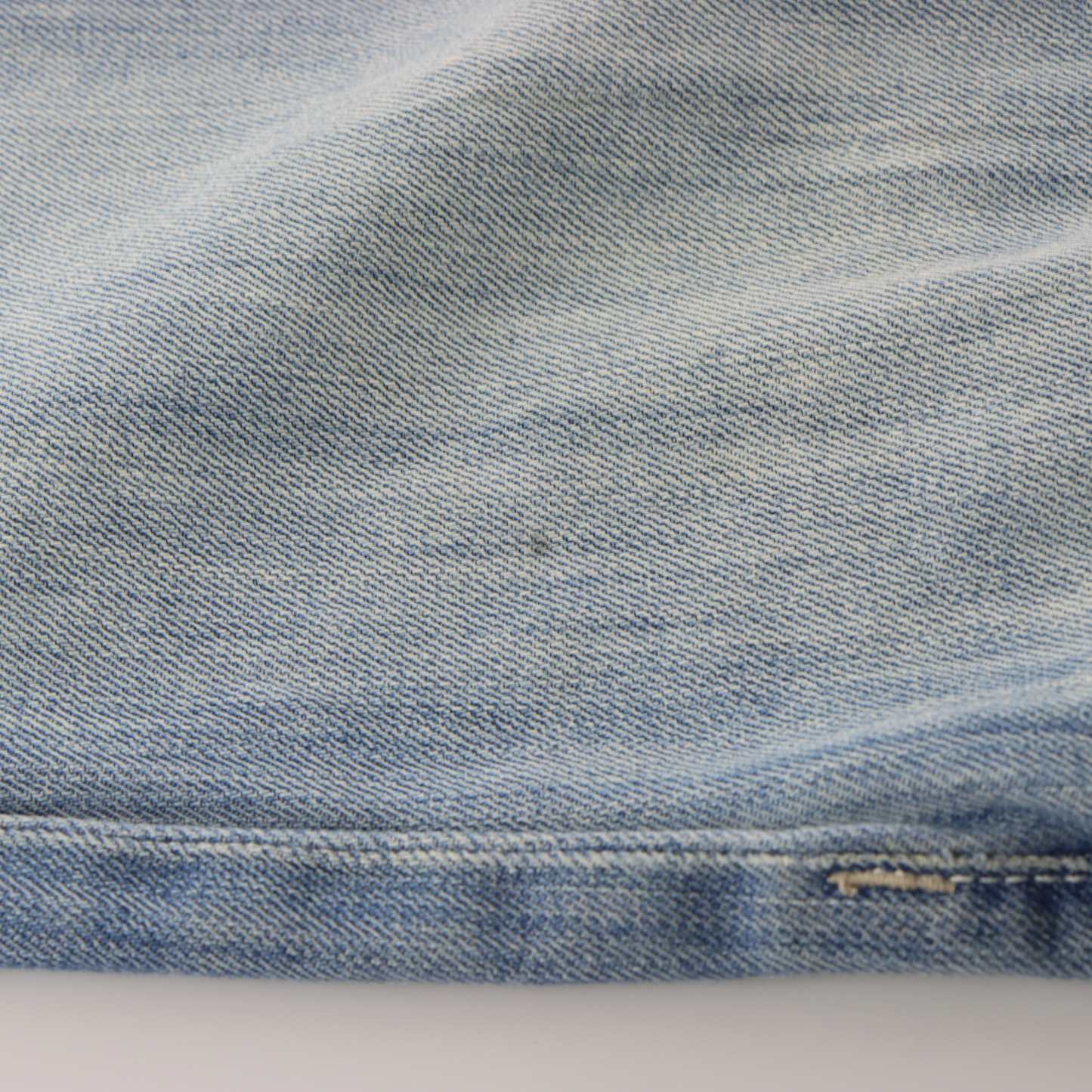ECKO UNLIMITED Embroidered Skull & Lightening Bolts Baggy Fit Light Blue Jeans (36)