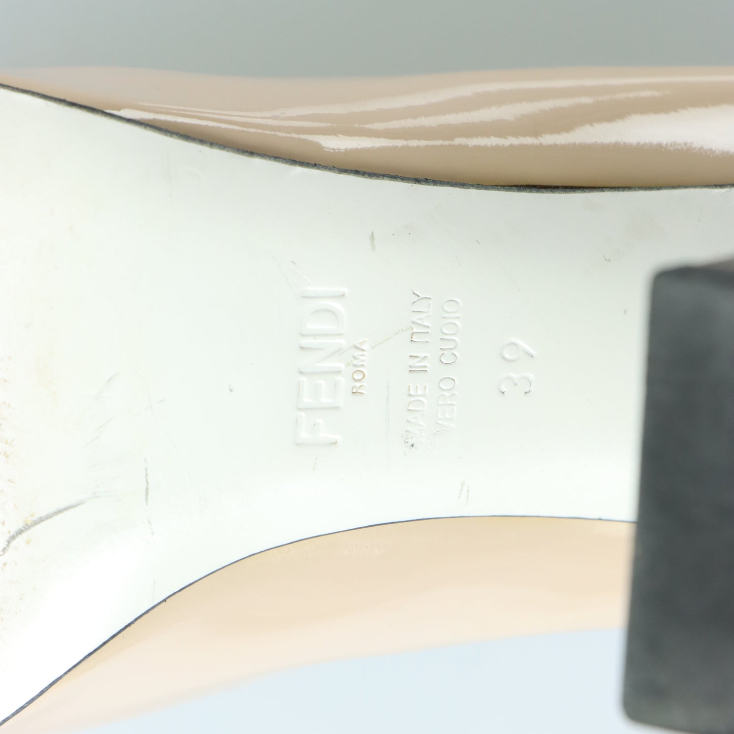 FENDI 'Eloise' Patent Pale Pink Italy Made Round Toe Pump Heels (39)