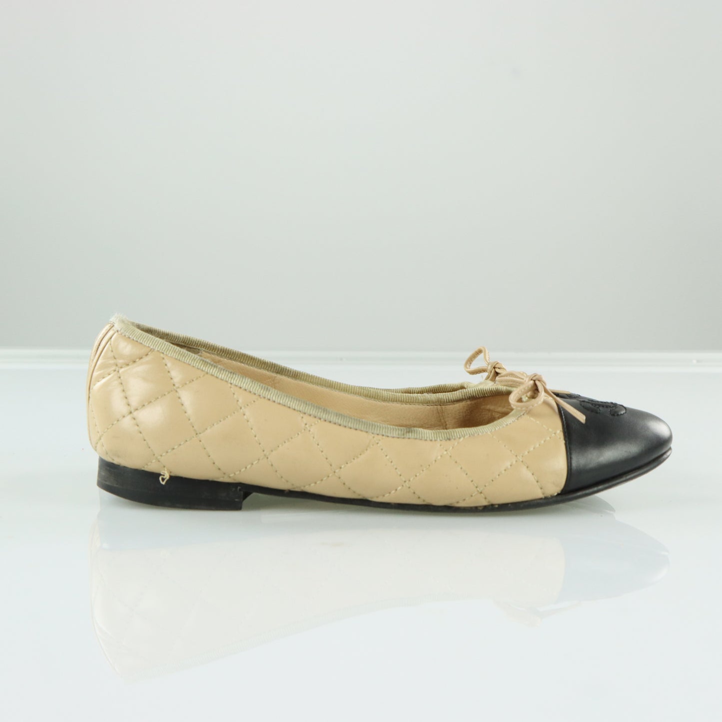 CHANEL 'ITALY Made' Quilted Tan Embroidered Black Cap Bow Ballet Flats (38)