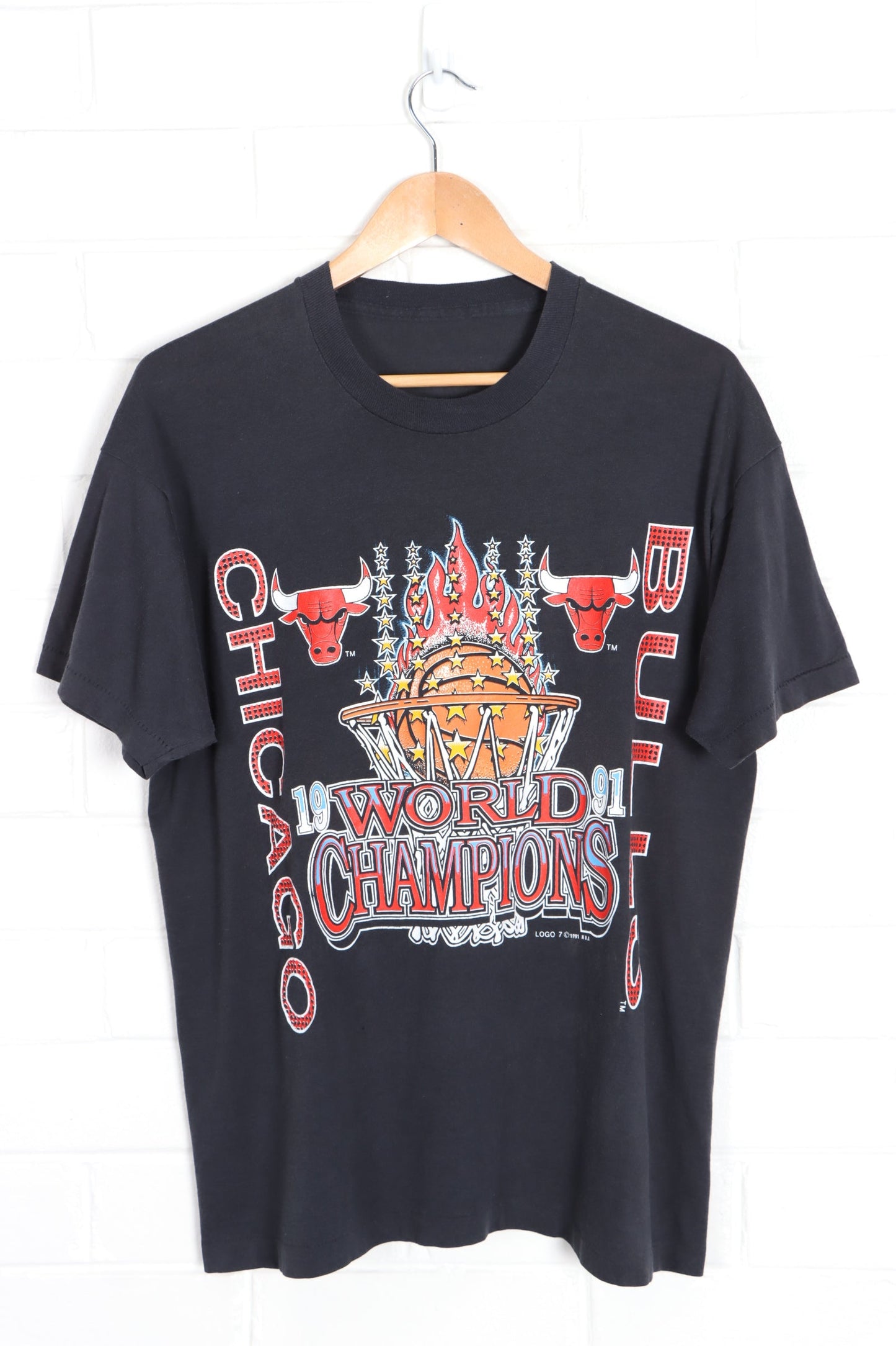 Vintage NBA 1991 Chicago Bulls World Champions LOGO 7 T-Shirt (M-L)