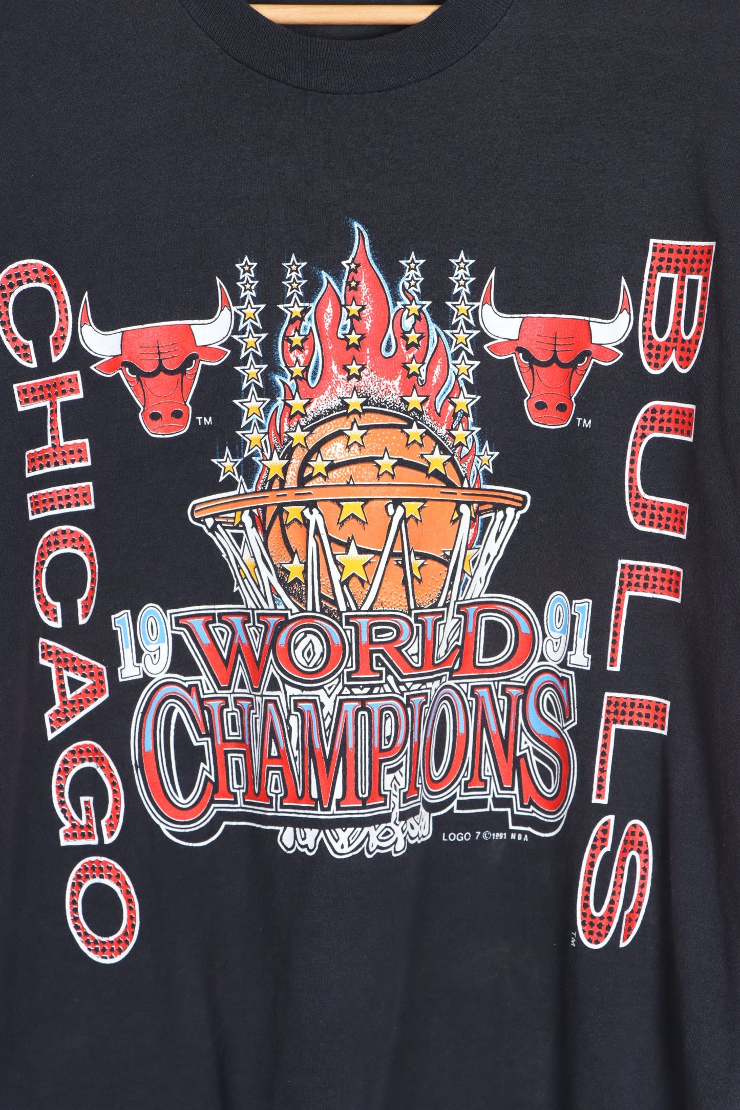 Vintage NBA 1991 Chicago Bulls World Champions LOGO 7 T-Shirt (M-L)