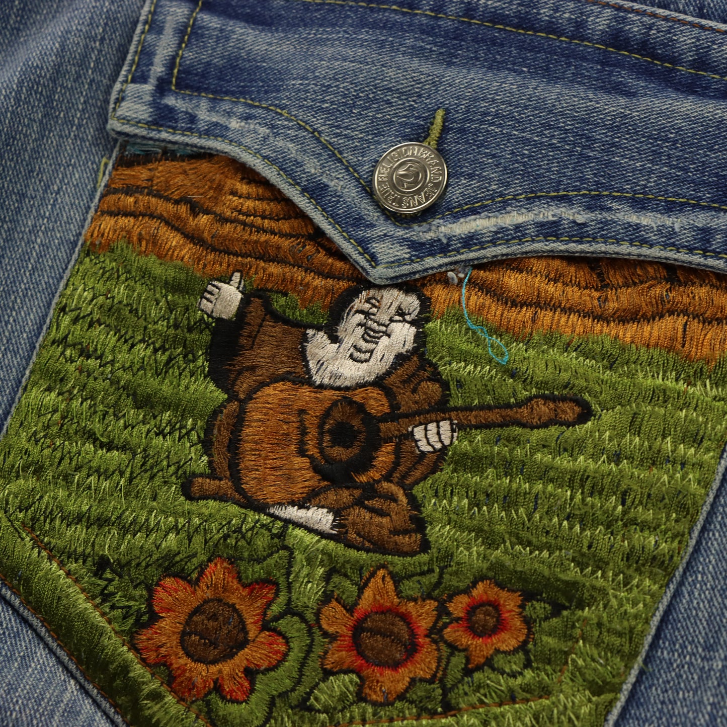 TRUE RELIGION Y2K Embroidered Johnny Buddha Guitar USA Made Jeans (40/33)