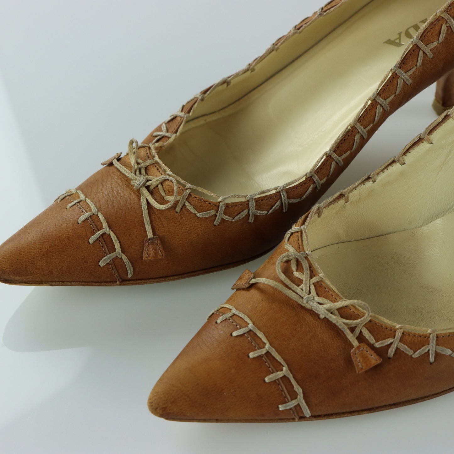 PRADA Tan Whip Stitch Bow Italy Made Kitten Heels (38.5)