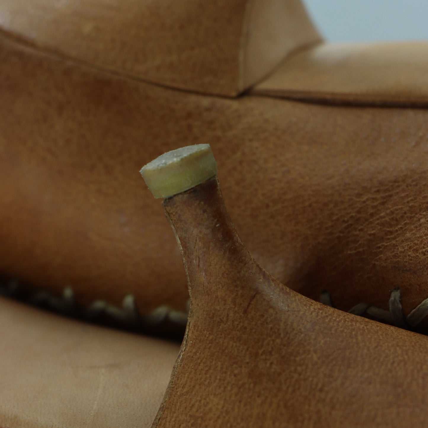 PRADA Tan Whip Stitch Bow Italy Made Kitten Heels (38.5)