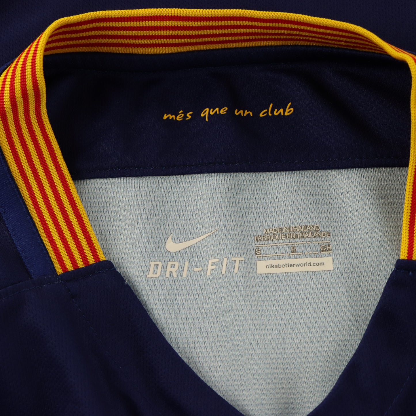 NIKE Barcelona 2015-16 Home Soccer Football Jersey (S)