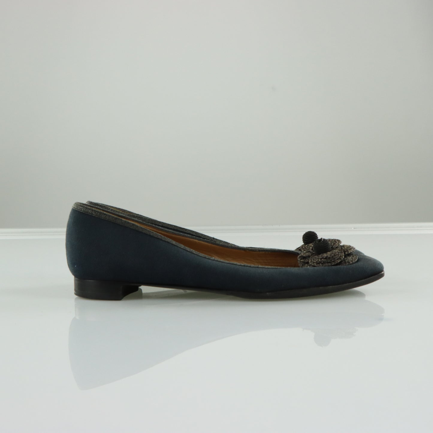CHANEL 'Camellia' Navy Flower Canvas Ballet Flats (38)