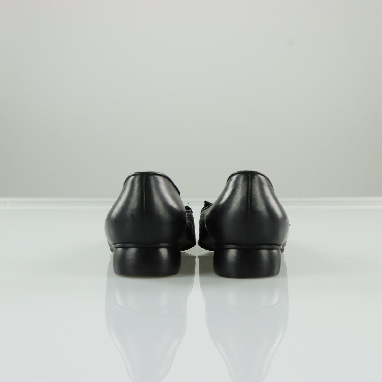 GIORGIO ARMANI Pointed Toe Black Loafers (39)