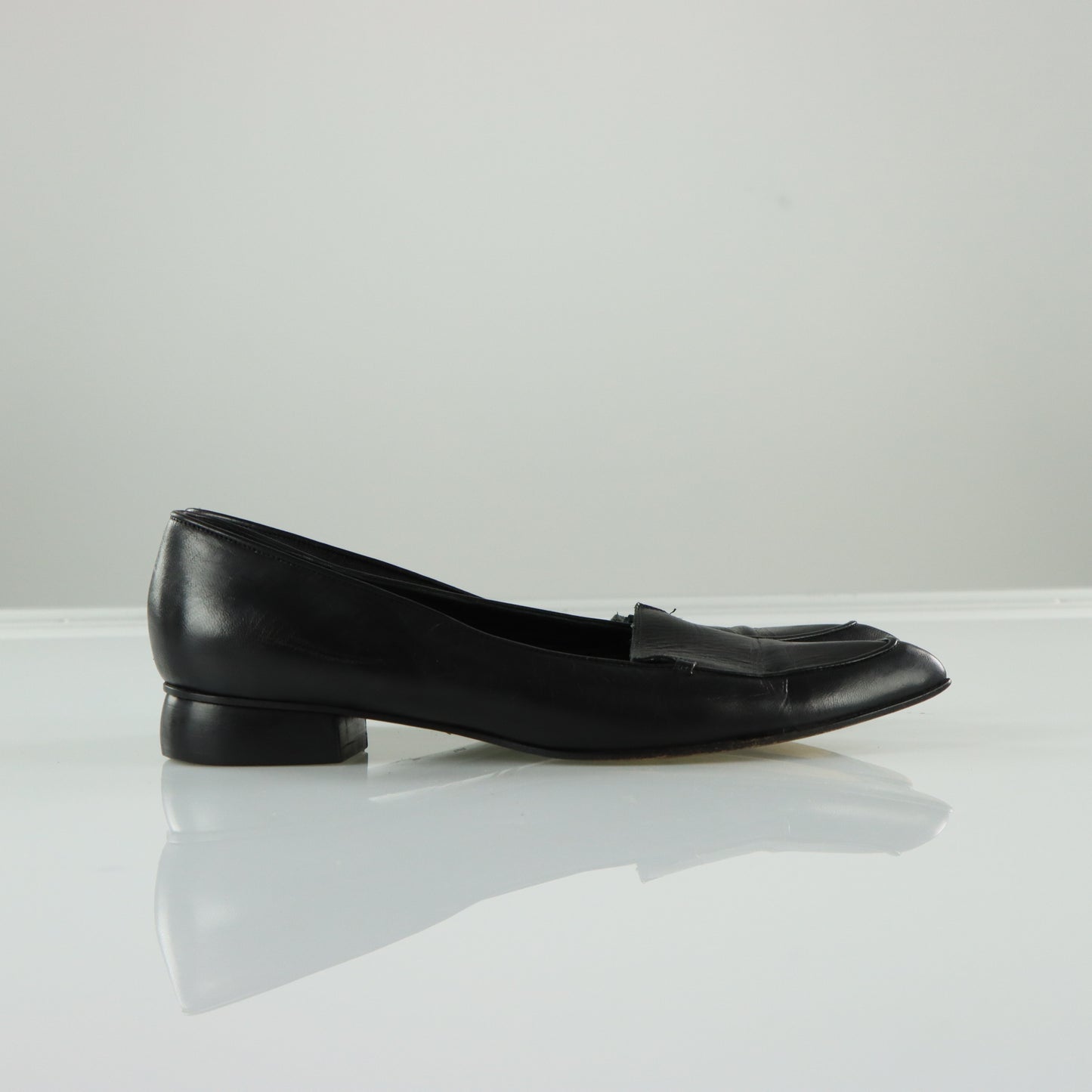 GIORGIO ARMANI Pointed Toe Black Loafers (39)