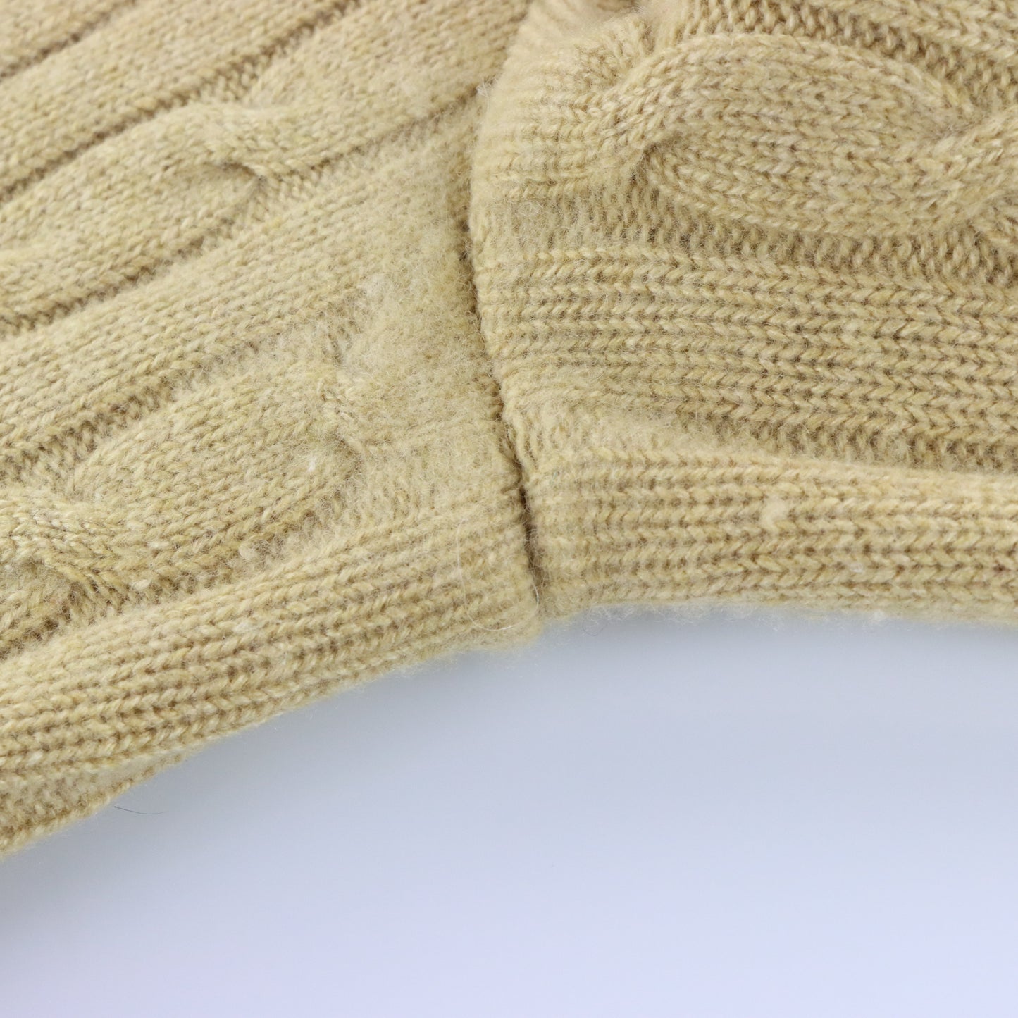 Vintage RALPH LAUREN 'Slim Fit' Tan Cashmere Cable Knit Long Sleeve V-Neck Sweater (M) Vintage Sole Melbourne