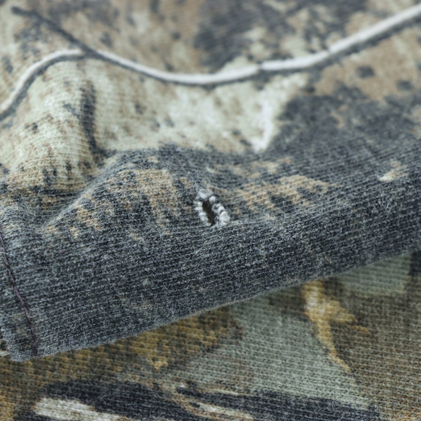 CARHARRT X REALTREE Camouflage Long Sleeve Pocket Tee (M-L)