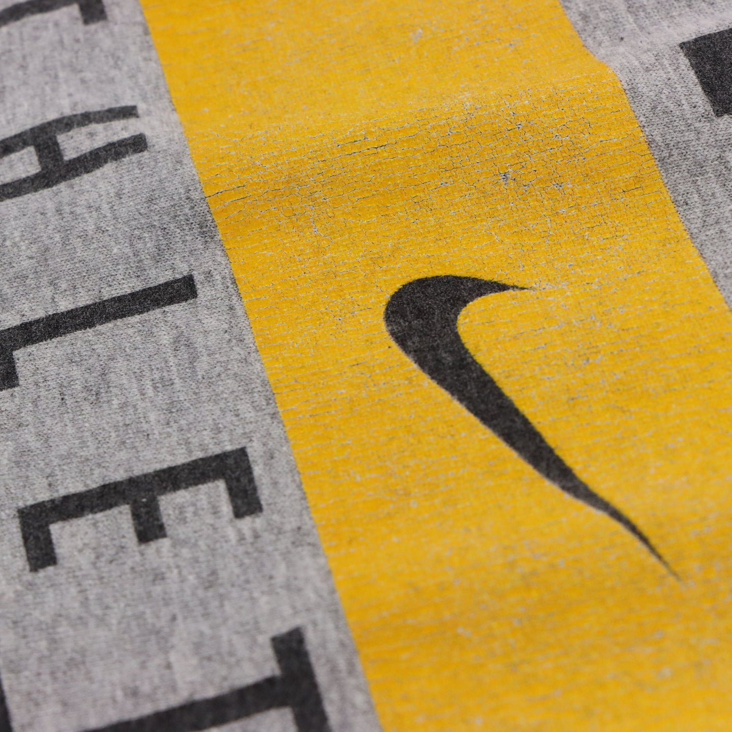 NIKE Performance Athletics Heather Grey & Yellow Centre Swoosh Logo Tee (XL) ***COCO Vintage Sole Melbourne