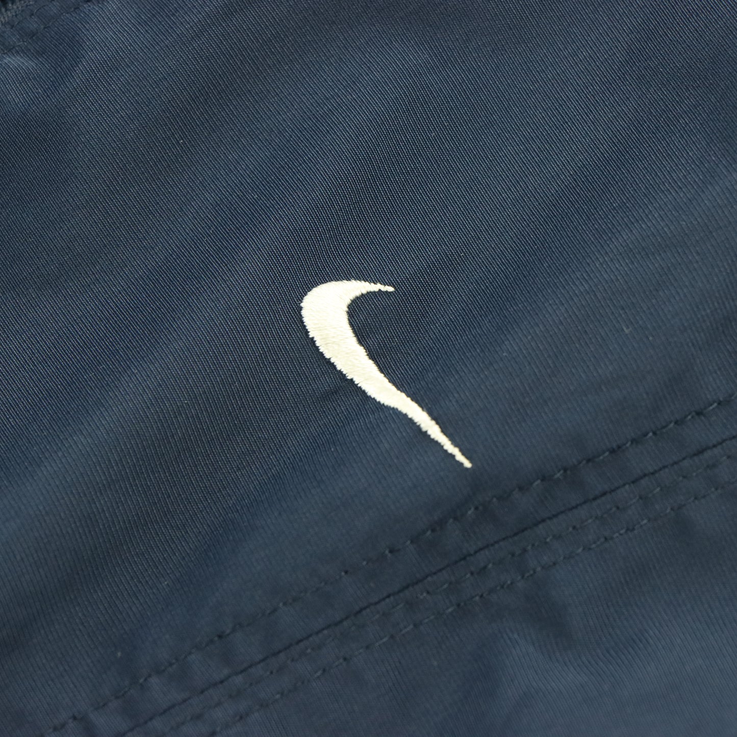 NIKE Embroidered Swoosh Logo Navy & White Windbreaker Jacket (M)