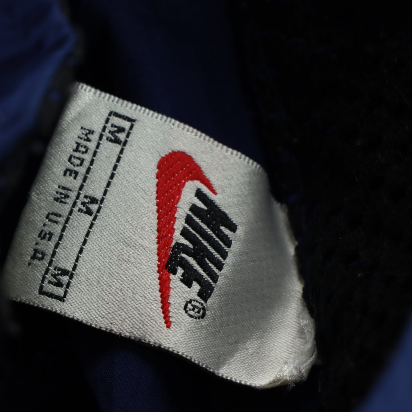 NIKE Embroidered Swoosh Logo Navy & Black Lightweight Windbreaker Jacket (M)