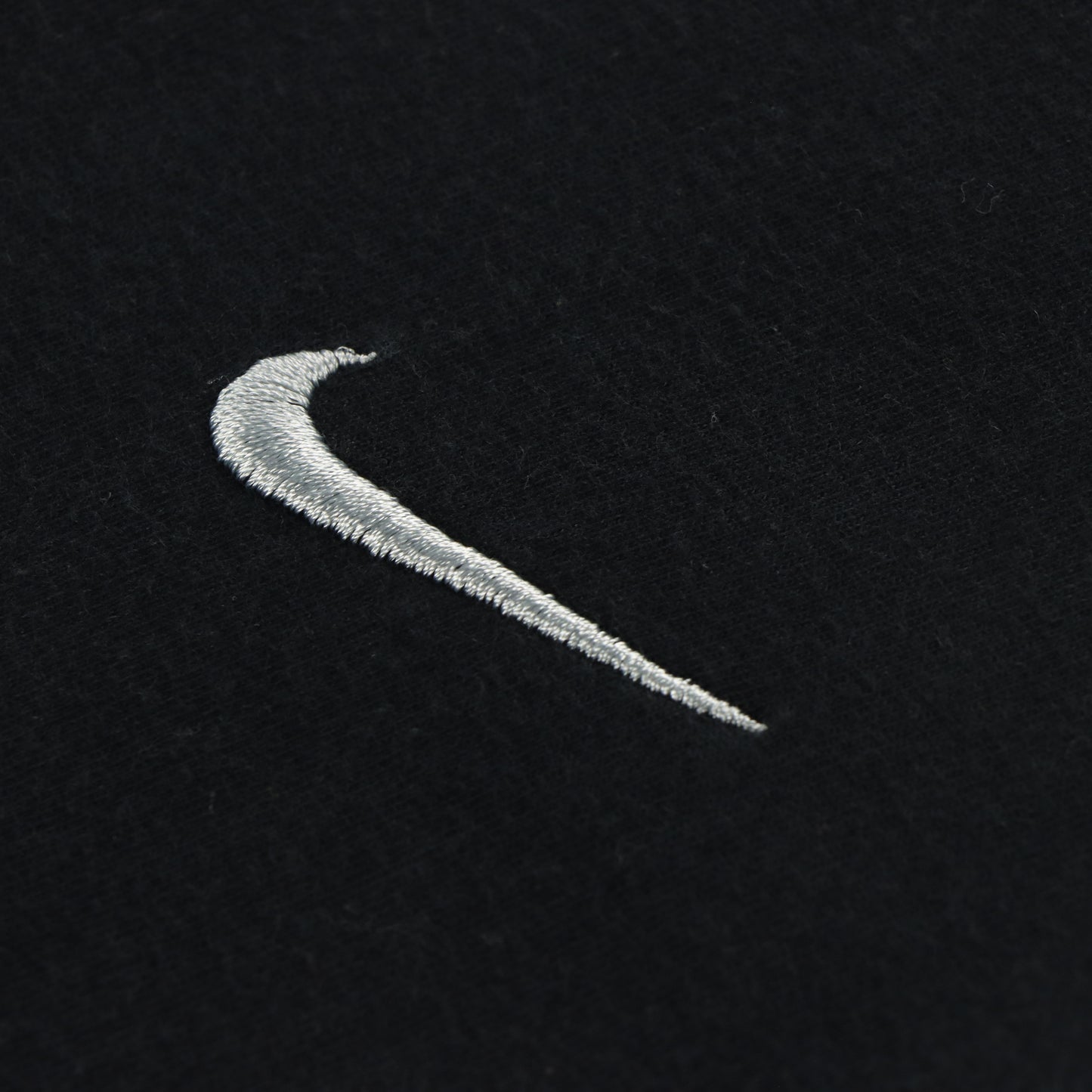 NIKE 'Standard Fit' Embroidered Swoosh Logo Black & White T-Shirt (L)