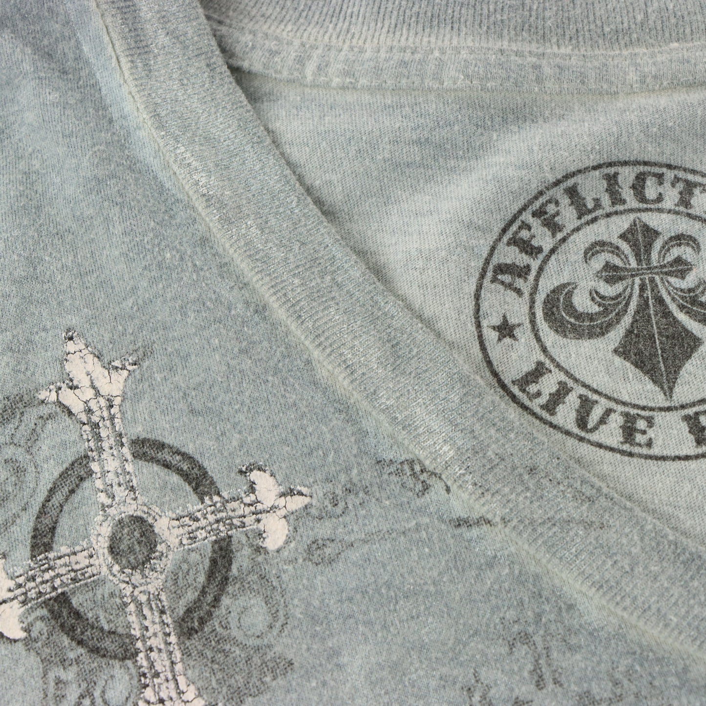 AFFLICTION Pale Blue "Live Fast" Skull & Crossbones Patch V-Neck Tee USA Made (XL)