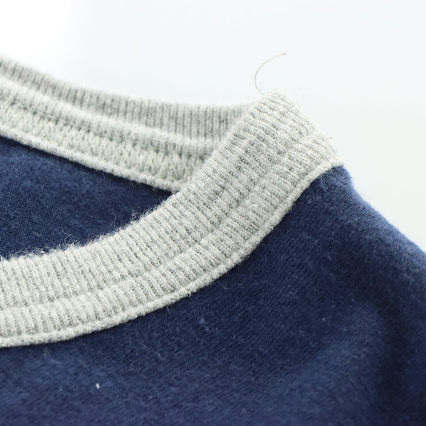 NIKE Embroidered Swoosh Logo Navy & Grey Ringer Tee (L)