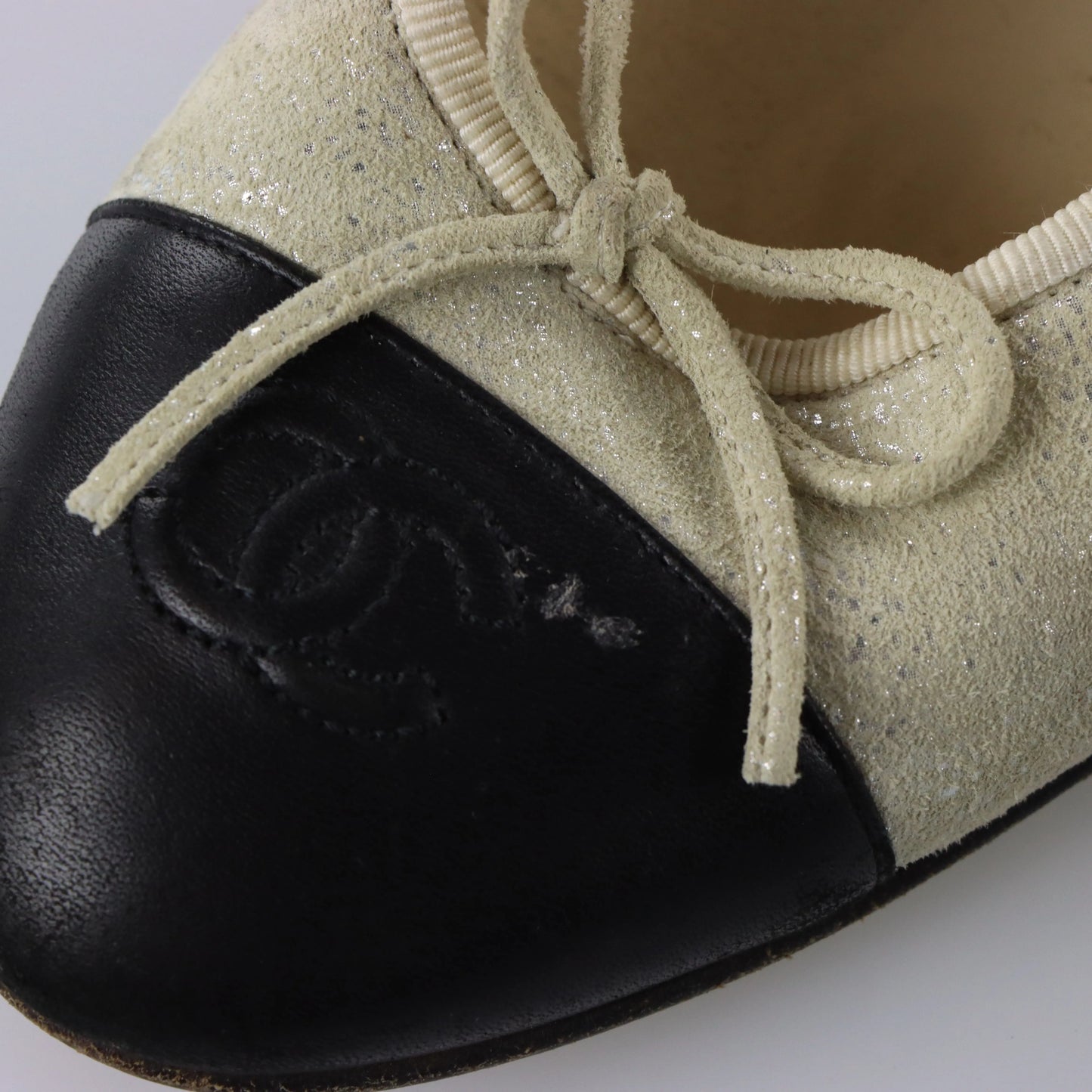 CHANNEL G02819 Cambon Cap Toe Leather Glimmer Black & Neutral Chic Ballet Flats (40)