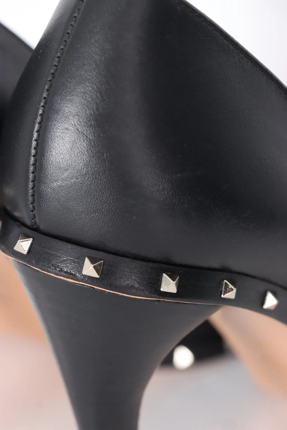 VALENTINO 'Rockstud' Black Leather Pointed Toe Heels (38) Vintage Sole Melbourne