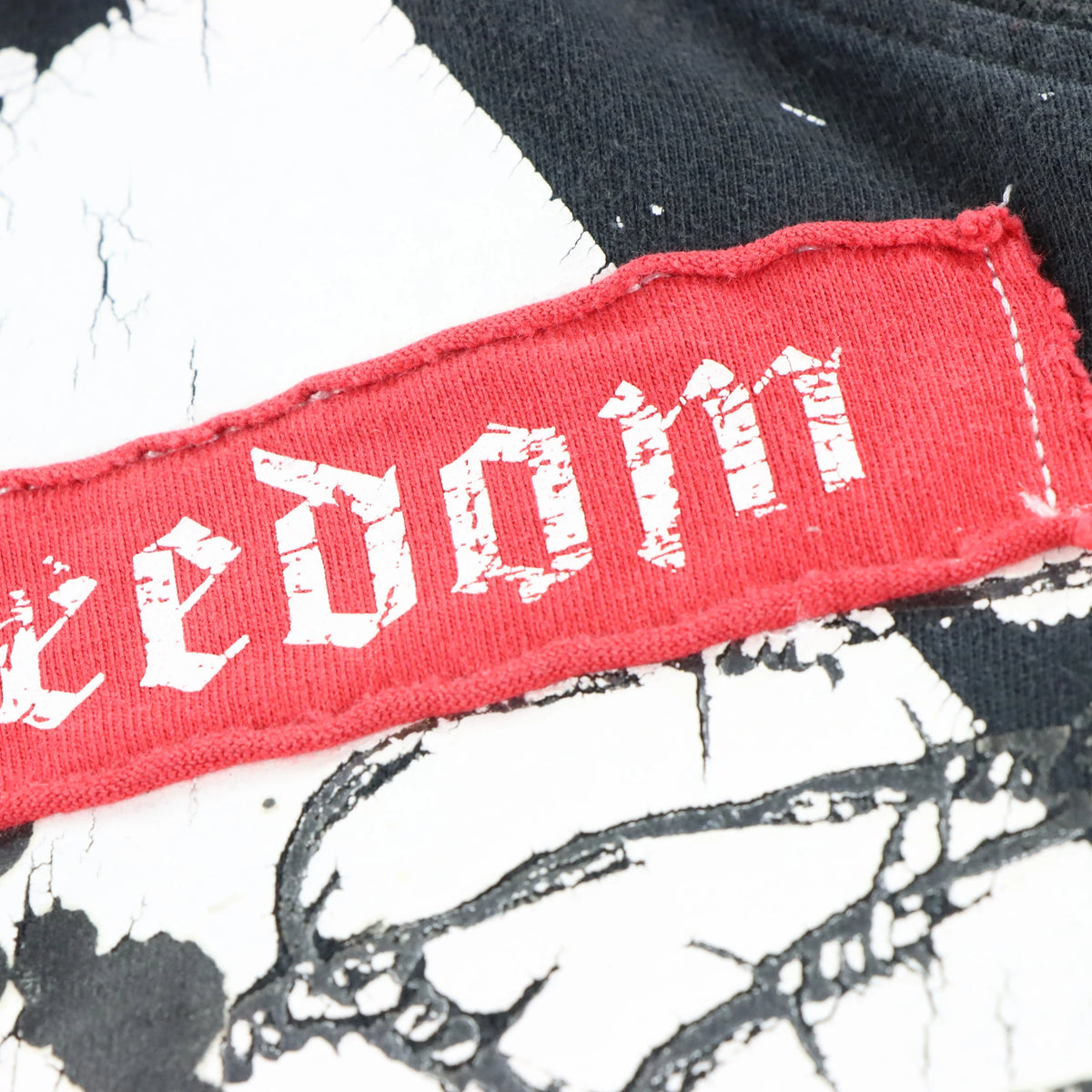 SOUTHPOLE "Freedom To Live" Patch Vintage Y2K Skull Antlers V-Neck T-Shirt (XL)