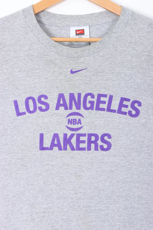 NBA Los Angeles Lakers NIKE Centre Swoosh Spell Out Logo T-Shirt (3XL) Vintage Sole Melbourne