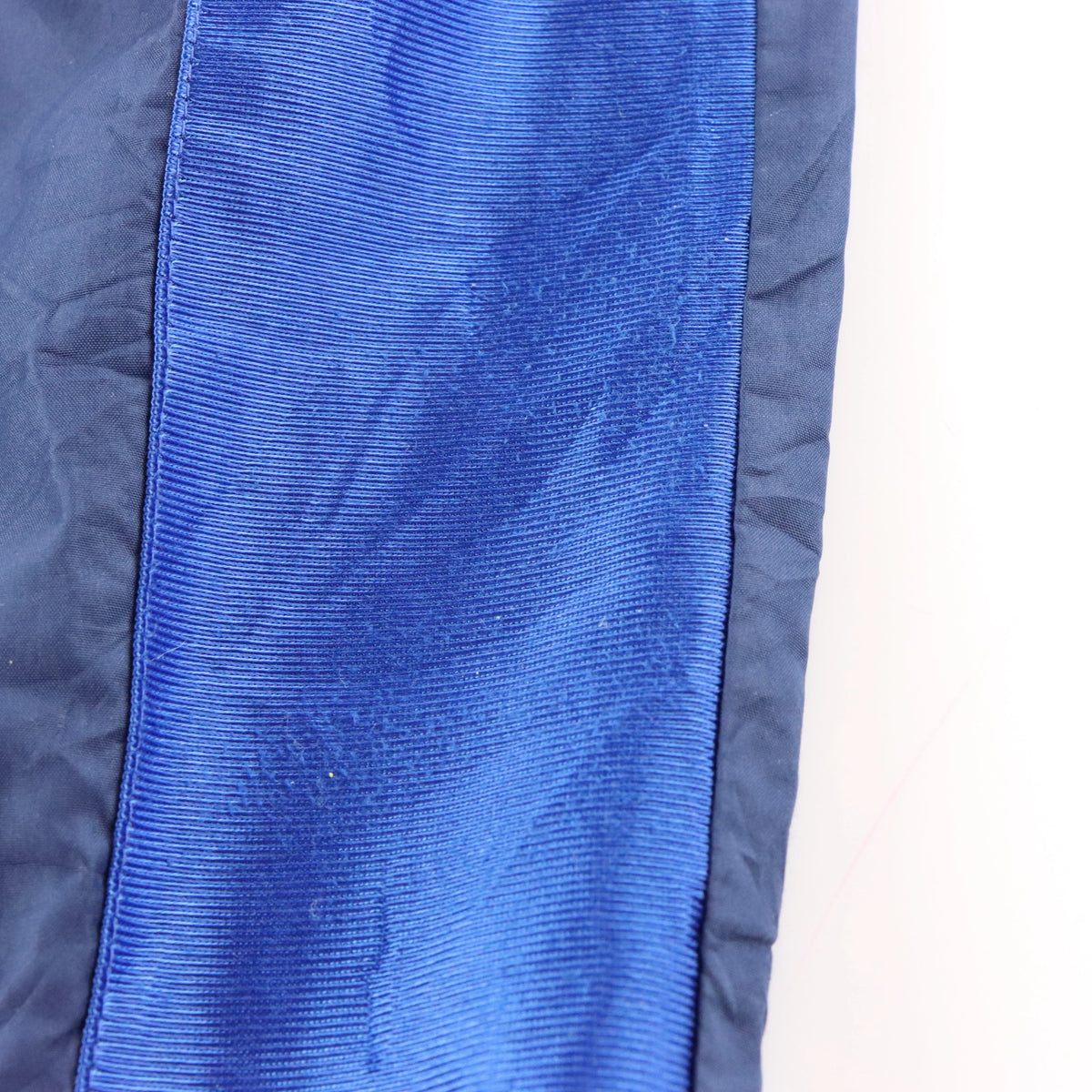 Vintage NIKE Embroidered Swoosh Logo Blue Headphone Cable Port Windbreaker Jacket (L)