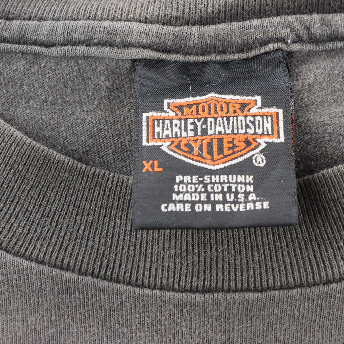 Vintage HARLEY DAVIDSON "Harley" Metal Badge Graphic Doc's Missouri USA Made Motorcycle Tee (XL)