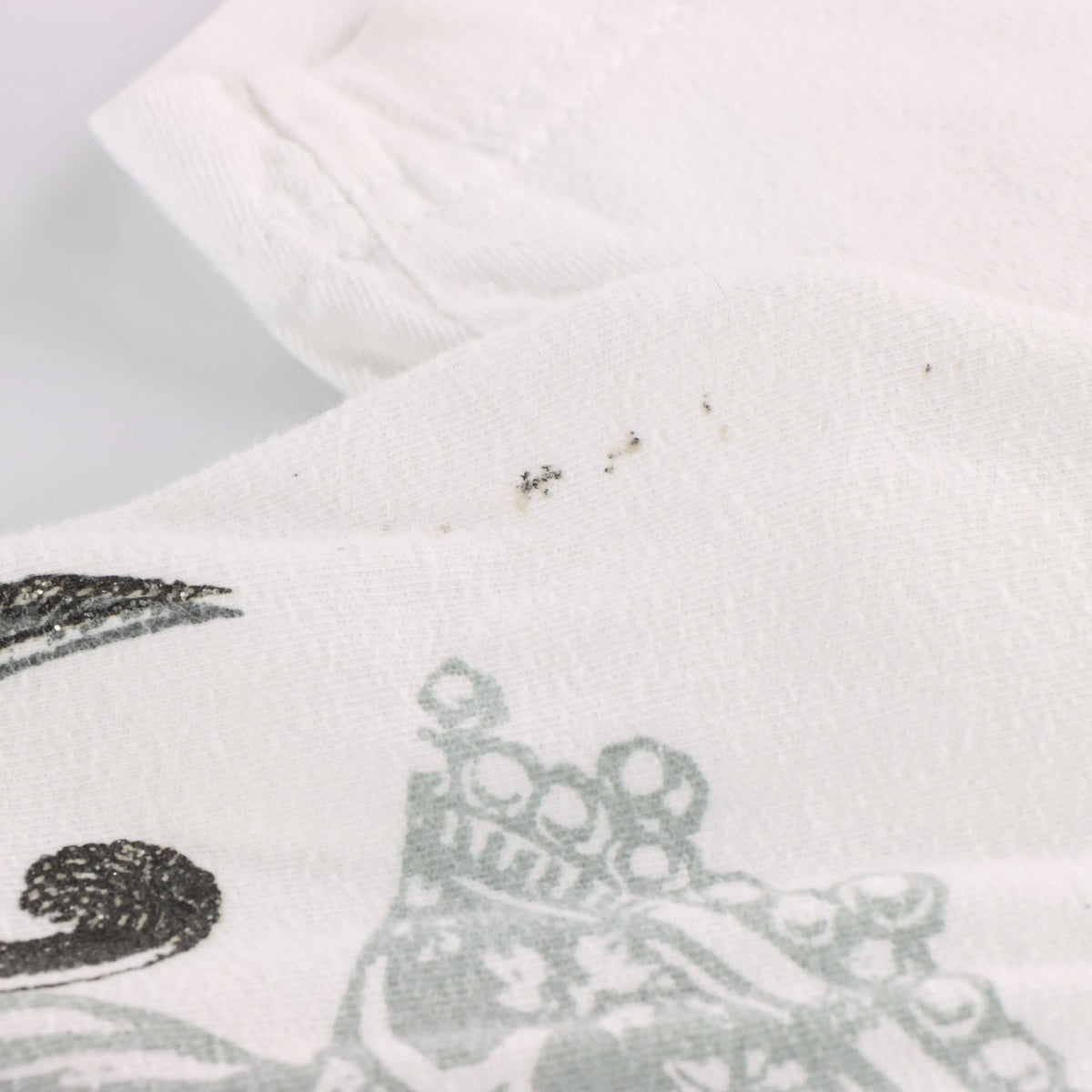 Vintage SOUTHPOLE Y2K Glitter Wing Script 'Truth & Liberty' White & Silver T-Shirt (M)