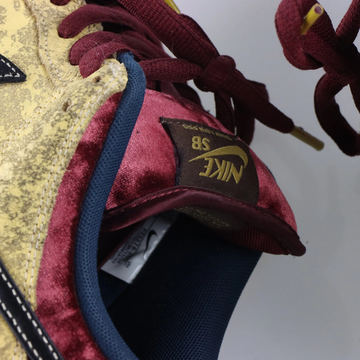 Vintage NIKE Burgundy Lace Up Dunk Low Pro Velvet Swoosh Sneaker (9.5)