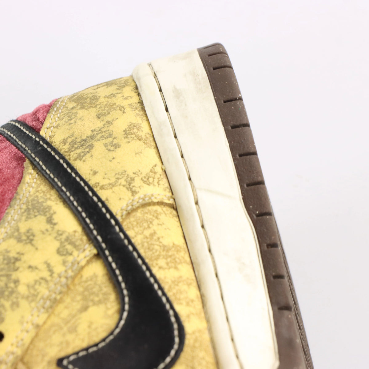 Vintage NIKE Burgundy Lace Up Dunk Low Pro Velvet Swoosh Sneaker (9.5)