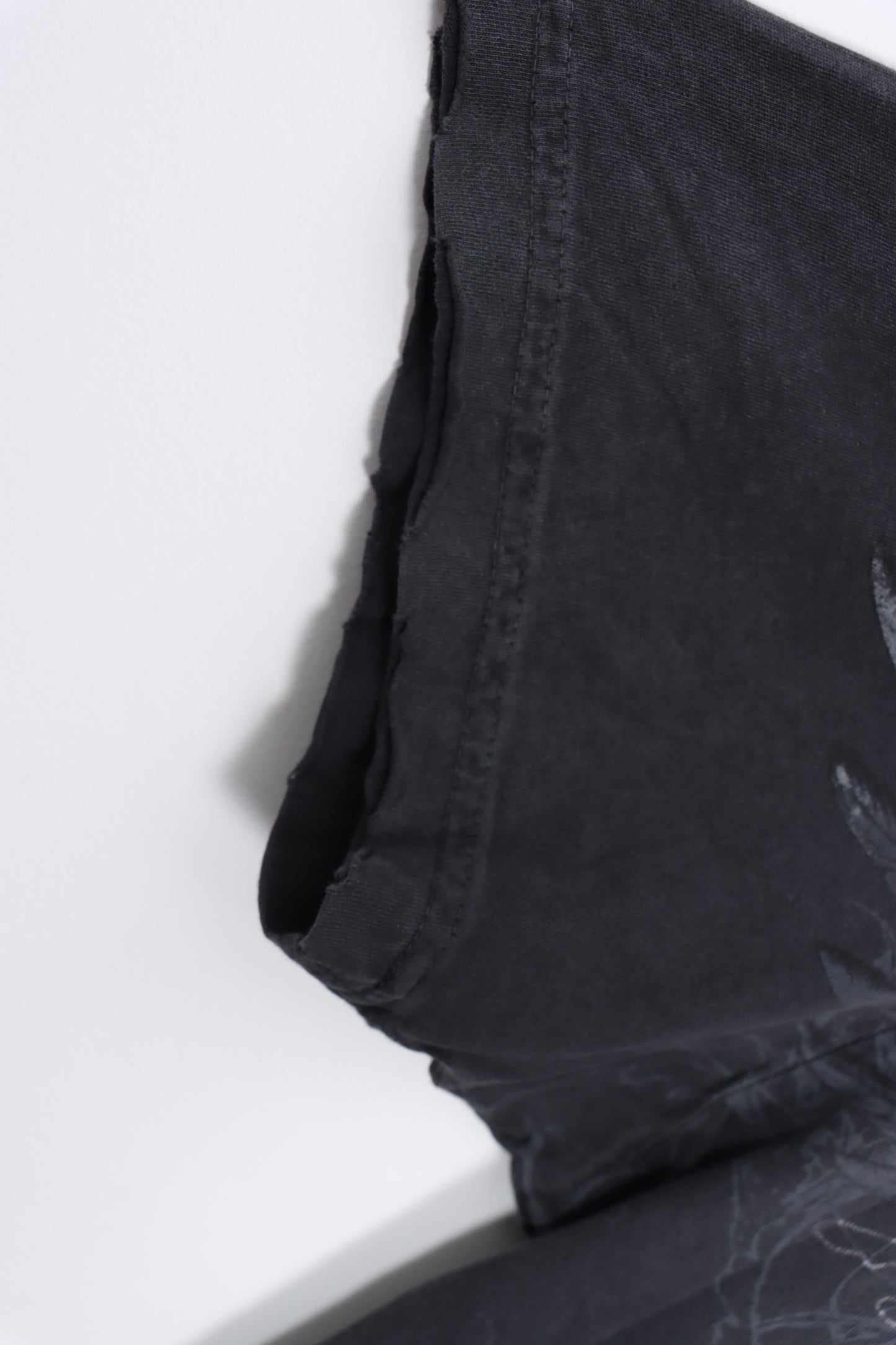 AFFLICTION Skull Feathers All Over Print (L-XL)