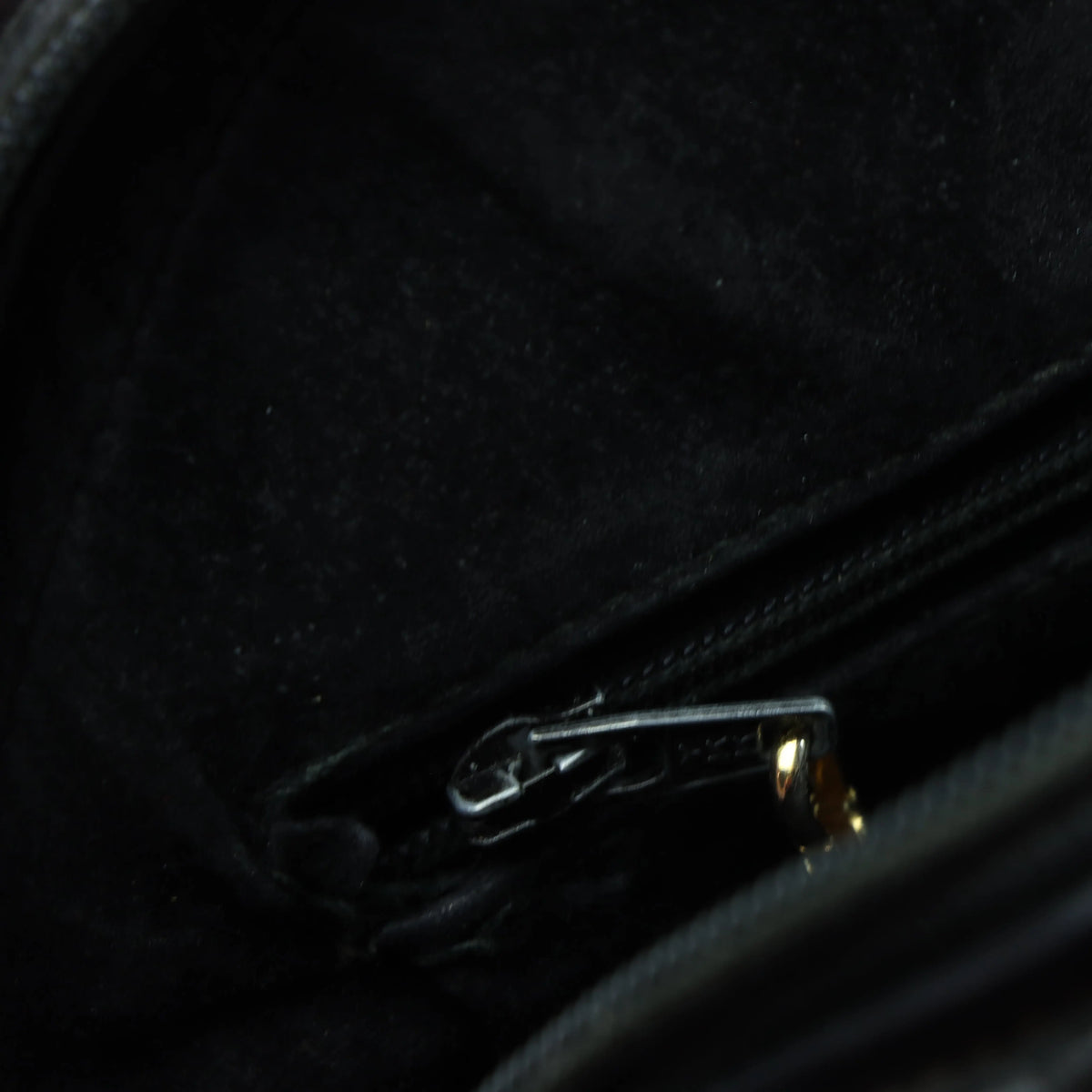 GUCCI Micro Logo Pebbled Leather Round Black Crossbody Bag Vintage Sole Melbourne