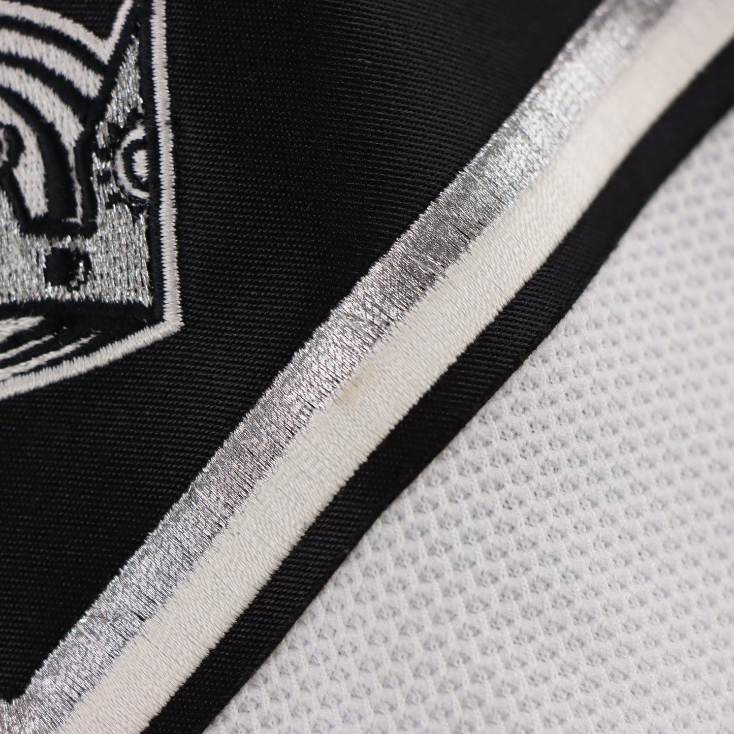 REEBOK NHL LA Kings Carter #77 Embroidered Hockey Jersey (M-L)