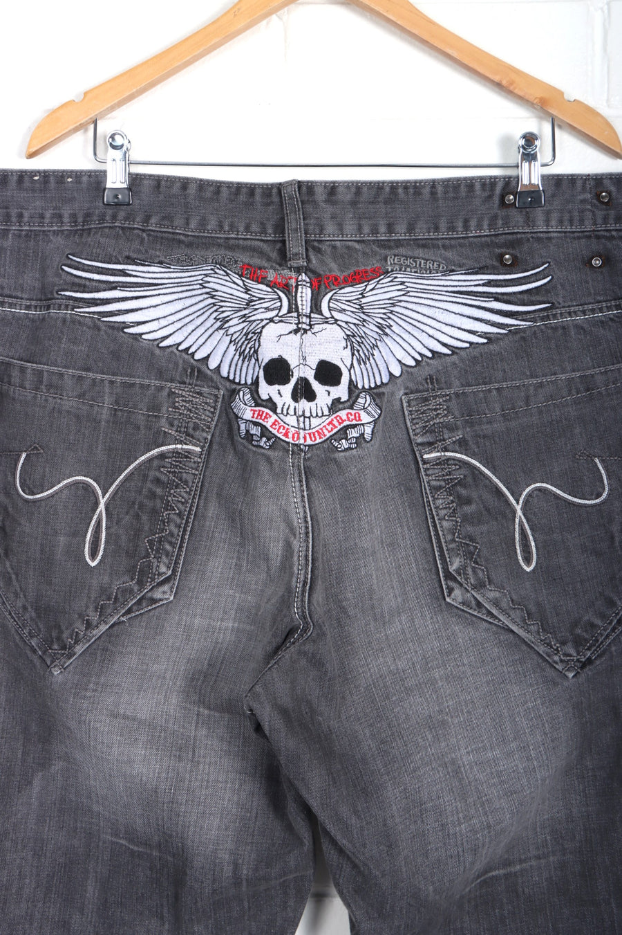 ECKO UNLTD Embroidered Skull Wings Y2K Jeans (42)