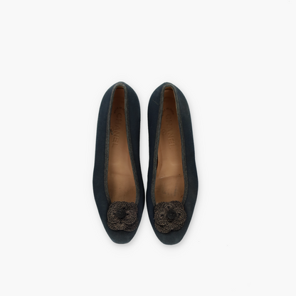 CHANEL 'Camellia' Navy Flower Canvas Ballet Flats (38)