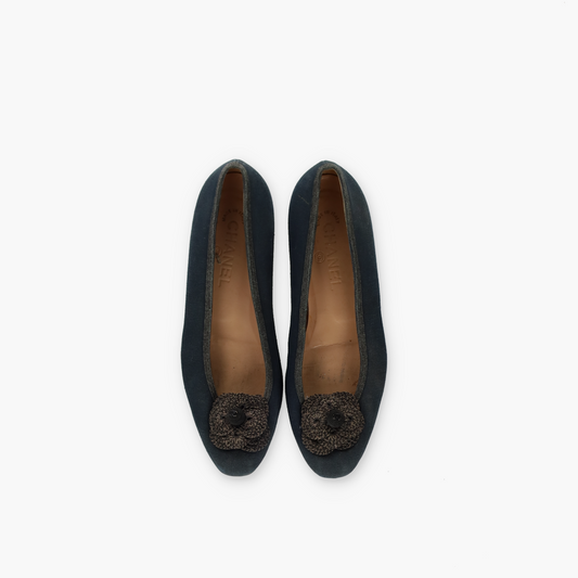 CHANEL 'Camellia' Navy Flower Canvas Ballet Flats (38)