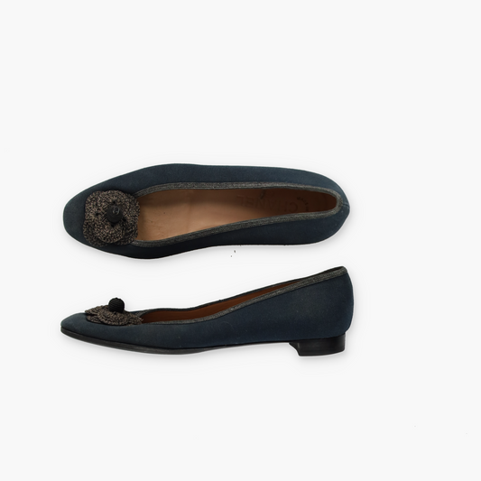 CHANEL 'Camellia' Navy Flower Canvas Ballet Flats (38)