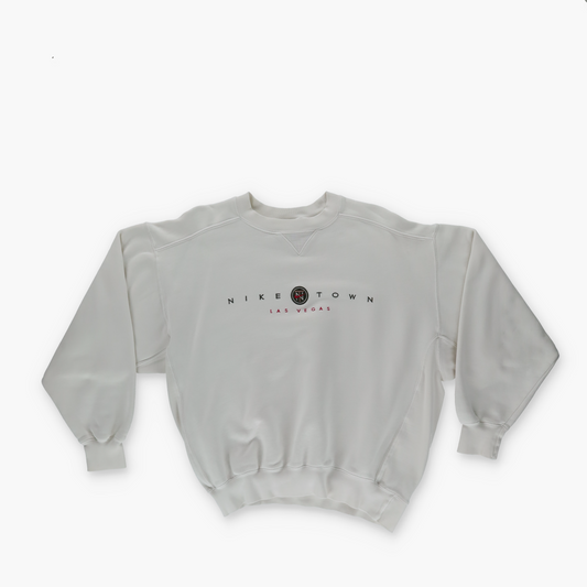 NIKE TOWN Las Vegas 90s Embroidered Spell Out Logo White Crewneck Sweatshirt (S)