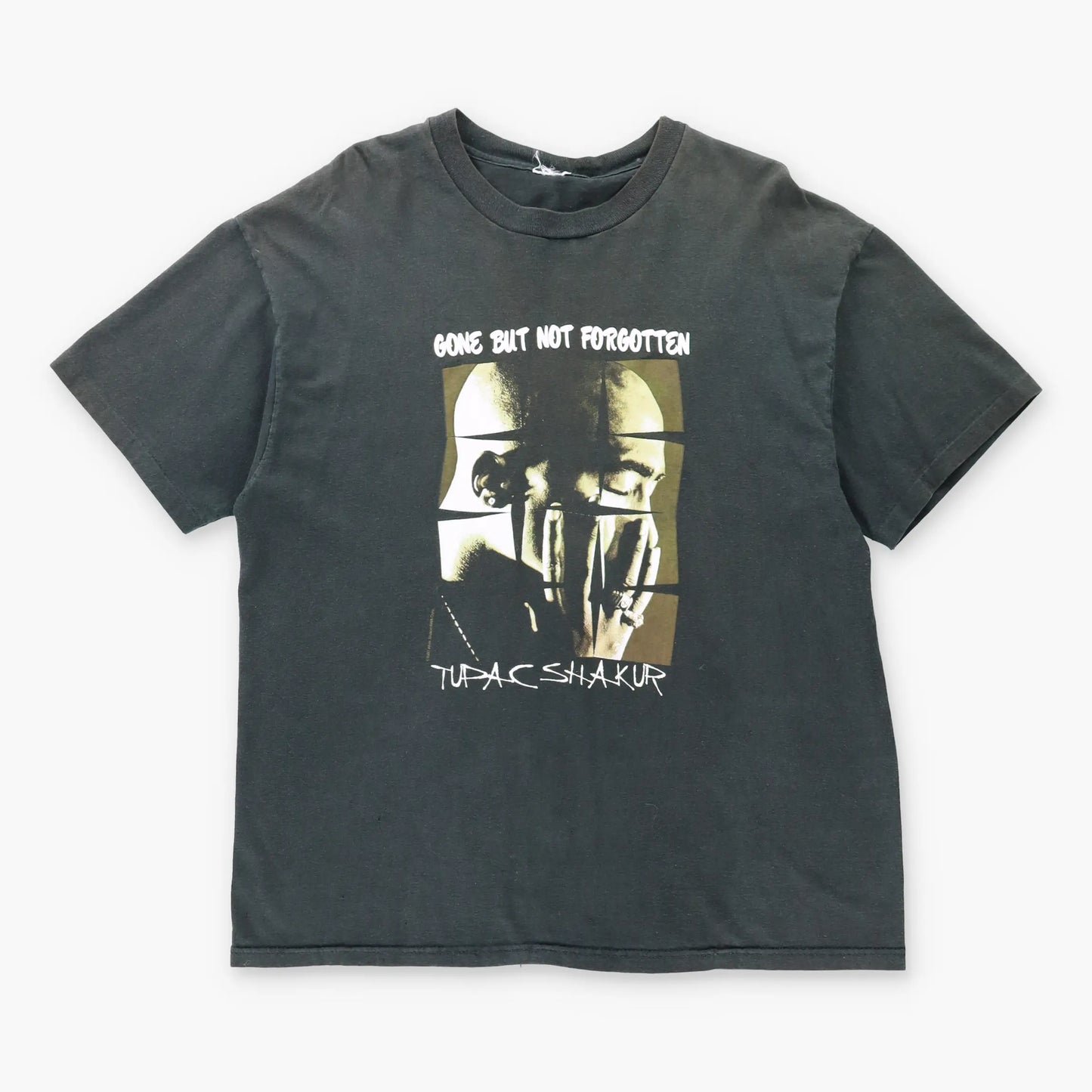 Vintage 1997 TUPAC 'Gone but not forgotten' Remembrance Music T-Shirt (XL)